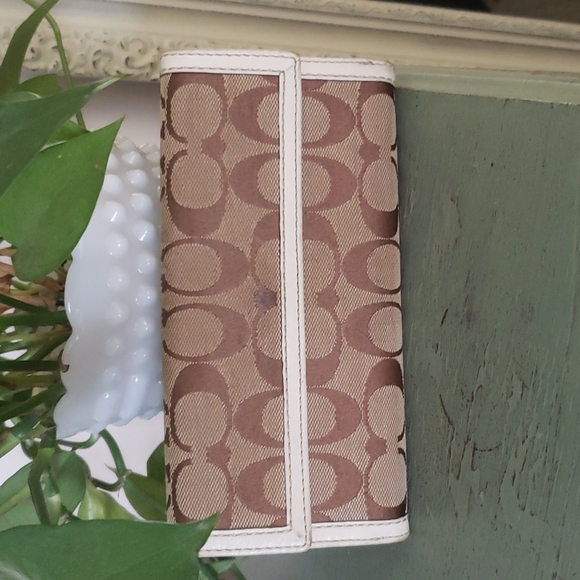 Coach Monogram Twist Lock Clutch Wallet - Picture 3 of 8